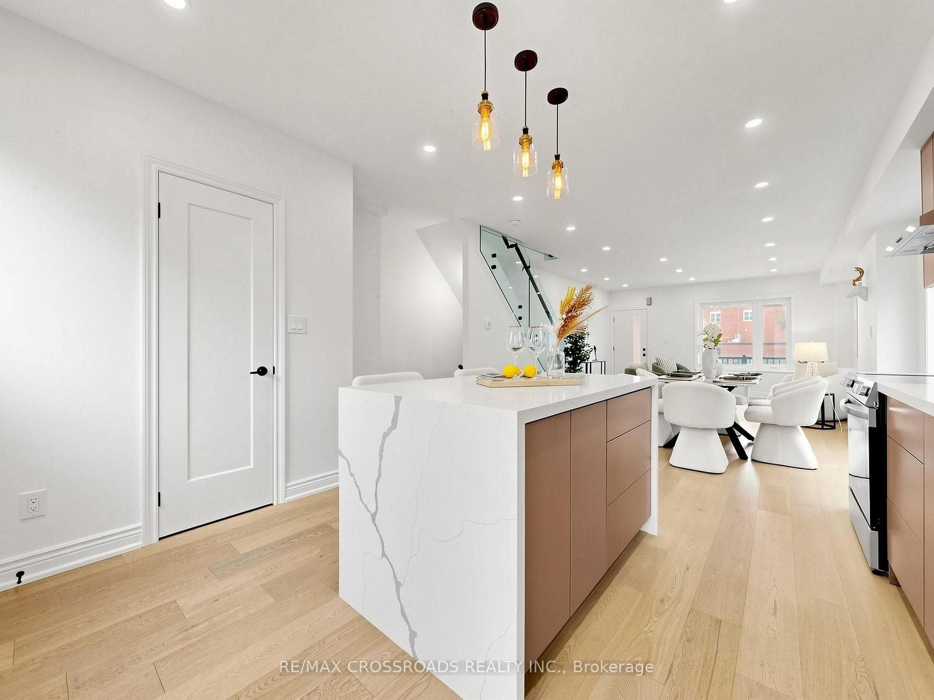 548 Glebeholme Boulevard photo 18
