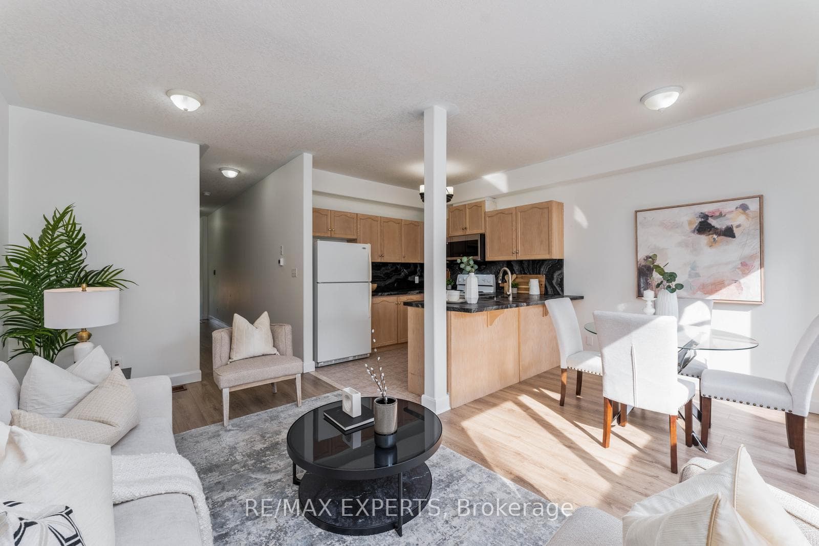 488 Yonge Street Unit 14 photo 9