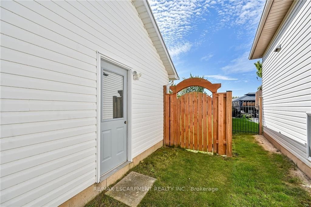 15 Caledonia Avenue photo 33