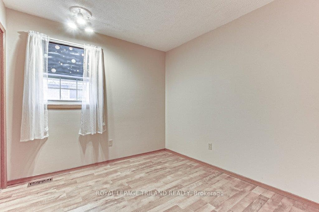 7 Ripley Lane photo 11