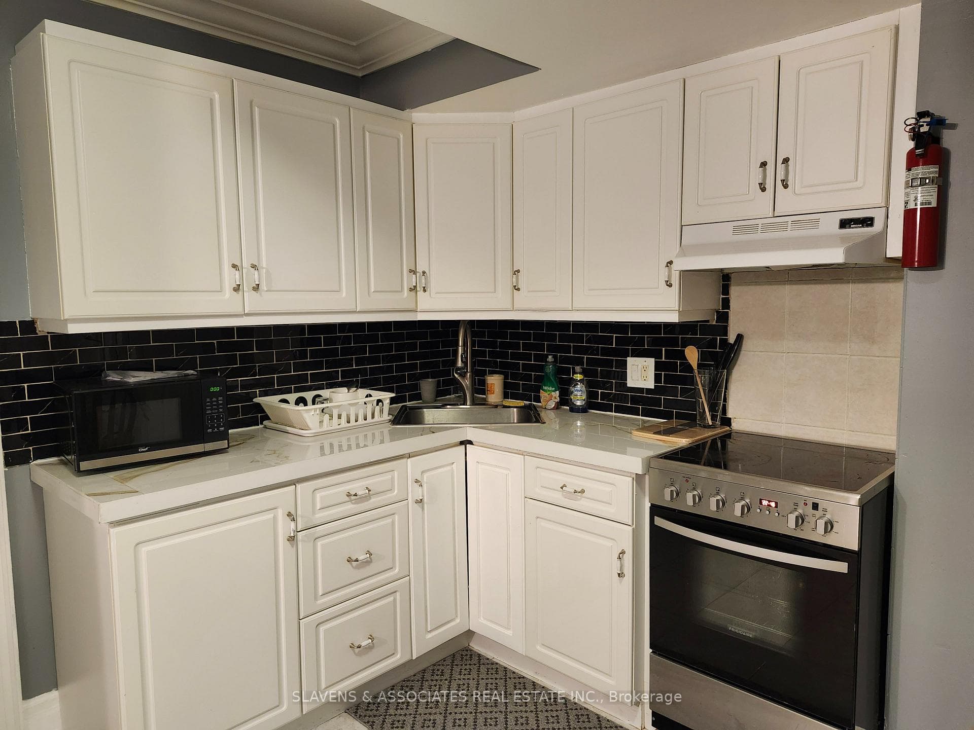 25 Porter Avenue Unit Bsmt photo 3
