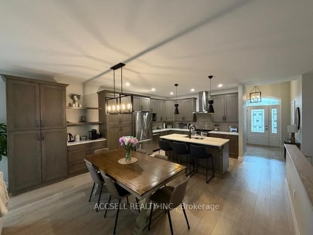 470 Queen Street photo 5