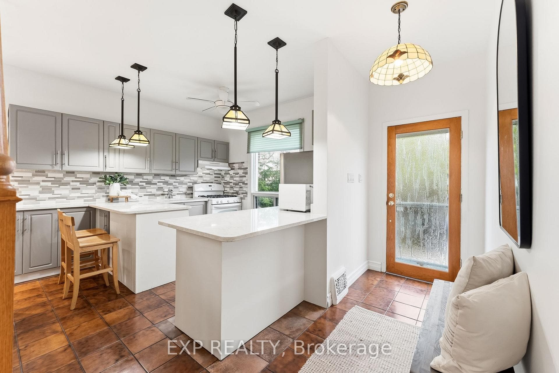 302 Bain Avenue photo 8