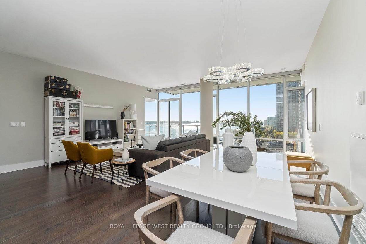 29 Queens Quay Unit 904 photo 13