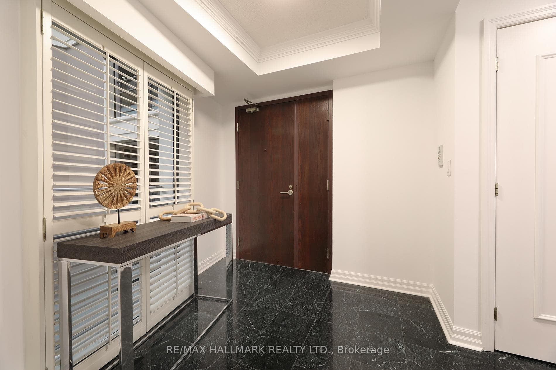 2727 Yonge Street Unit 609 photo 3