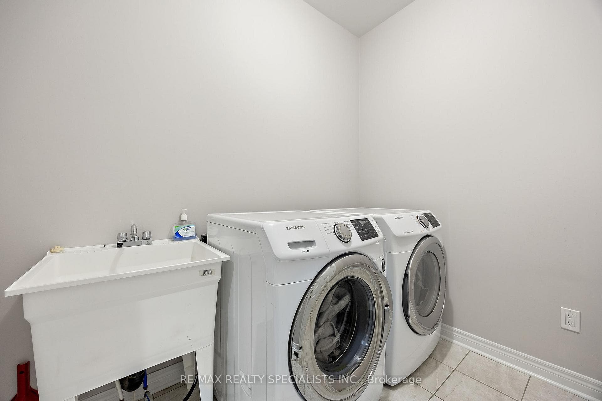104 Little Britain Crescent photo 37