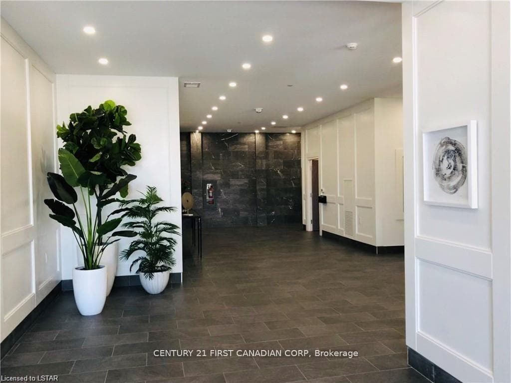 260 VILLAGEWALK Boulevard Unit 608 photo 4