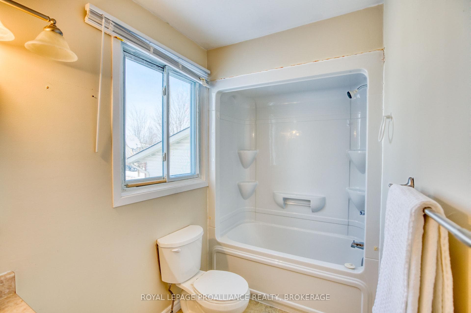 937 Killarney Crescent photo 25