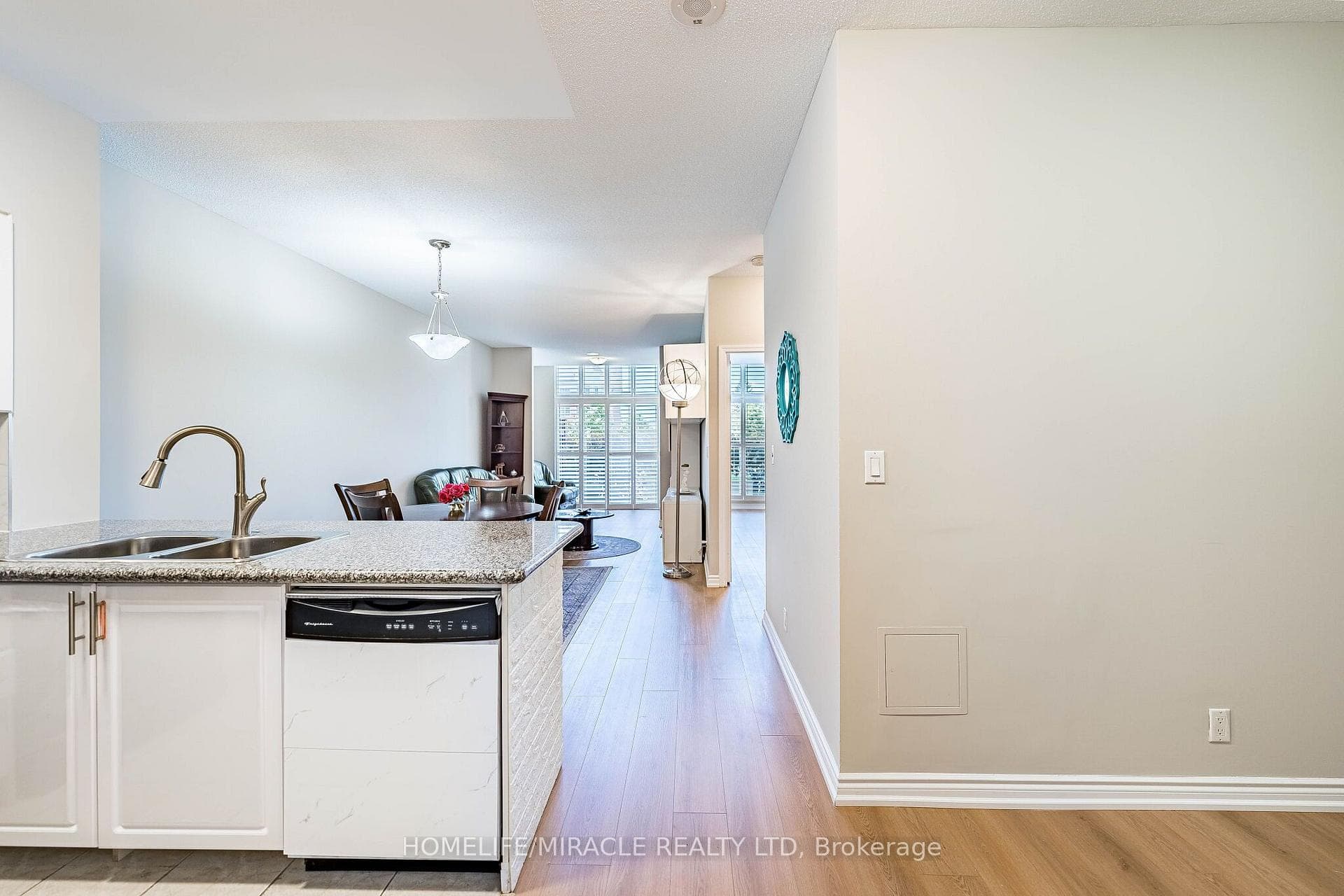 18 Harding Boulevard Unit 121 photo 9