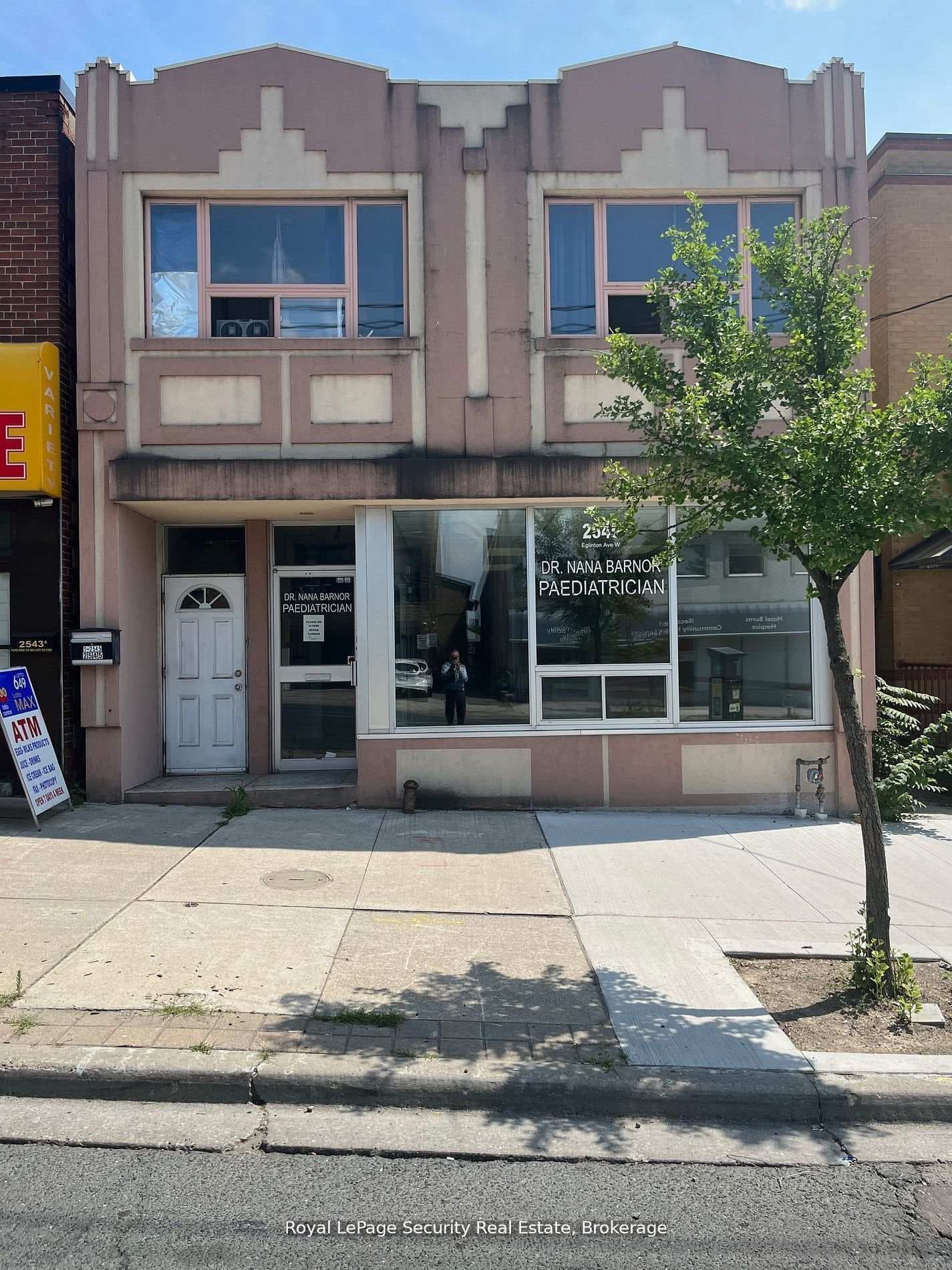 2545 Eglinton Avenue photo 1