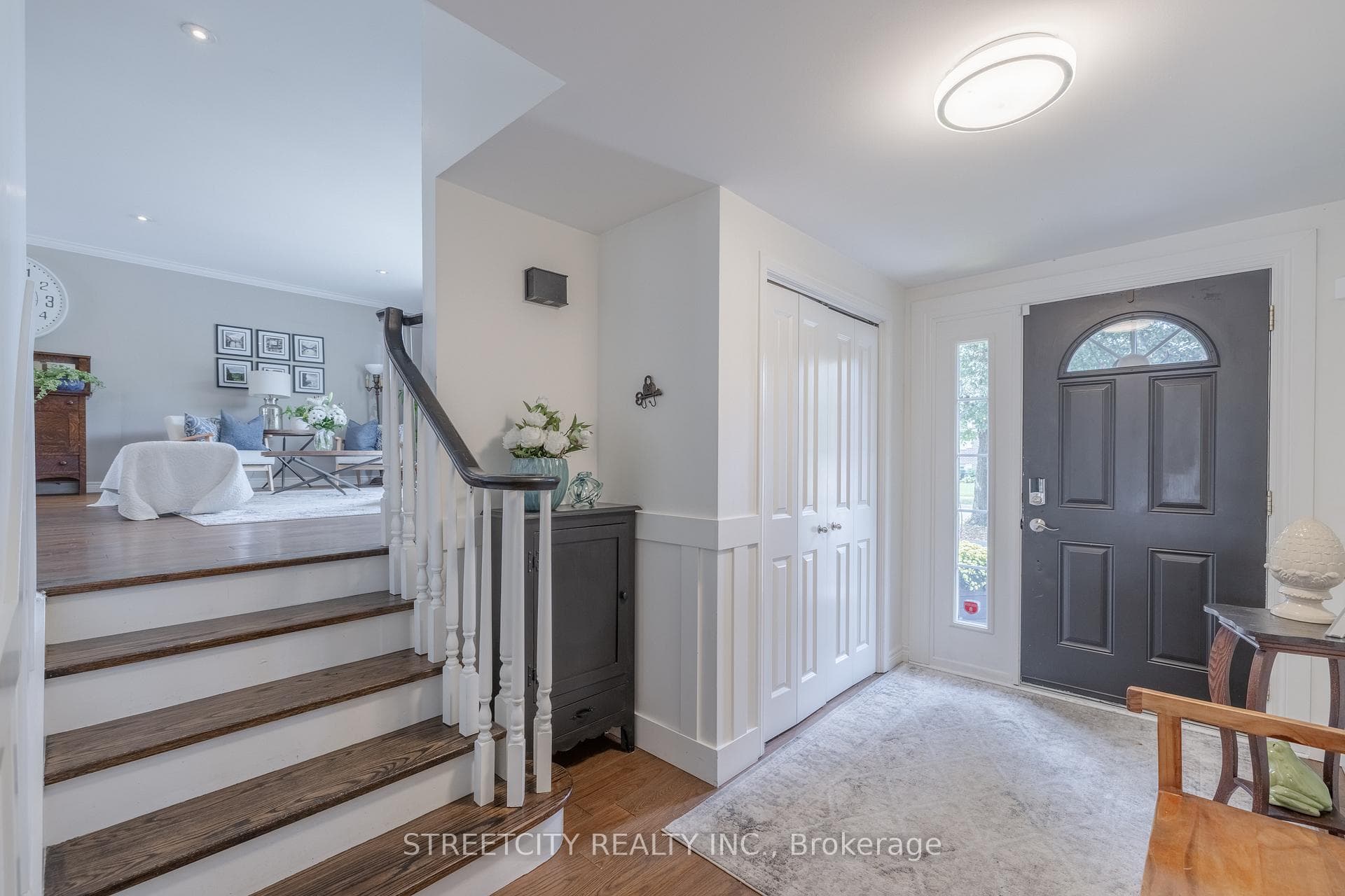 759 Grenfell Drive photo 4