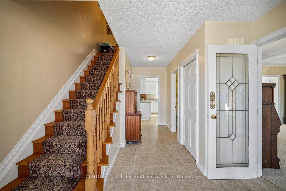 5 Cortina Crescent photo 3
