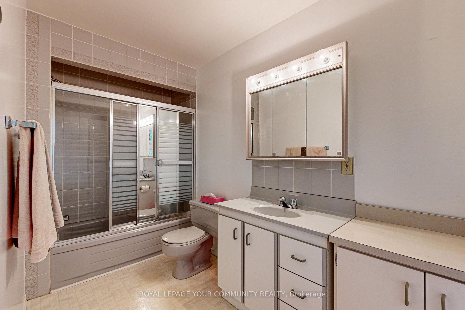 196 Pleasant Boulevard photo 25