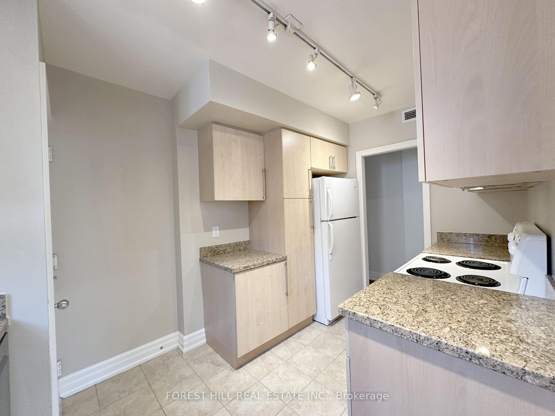 1003 Avenue Road Unit 2 (Upper) photo 10