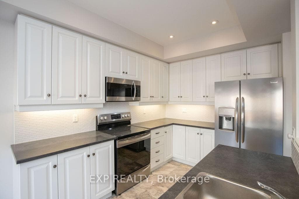 33 Dunrobin Lane photo 12