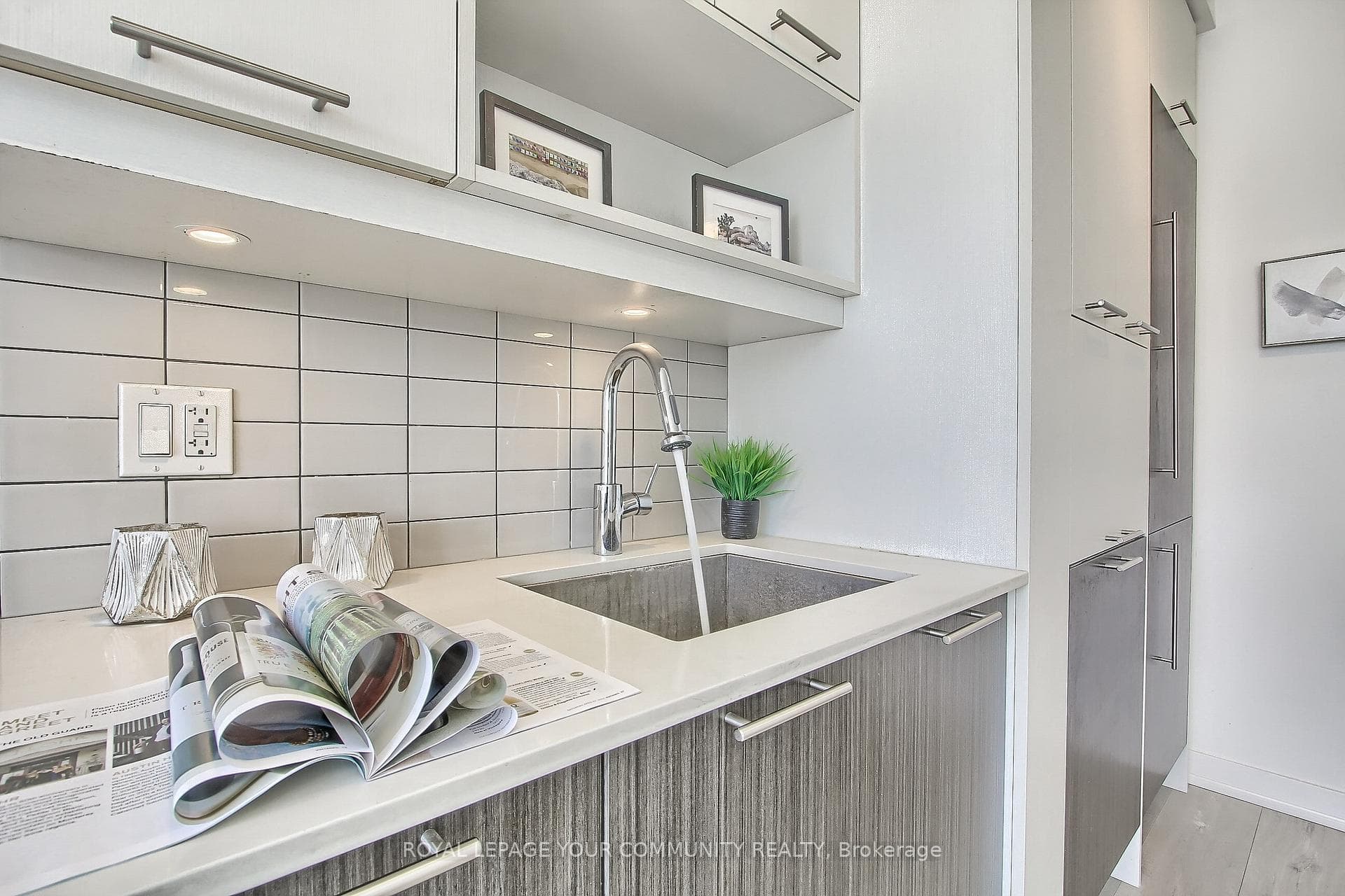 199 Richmond Street Unit 2103 photo 16