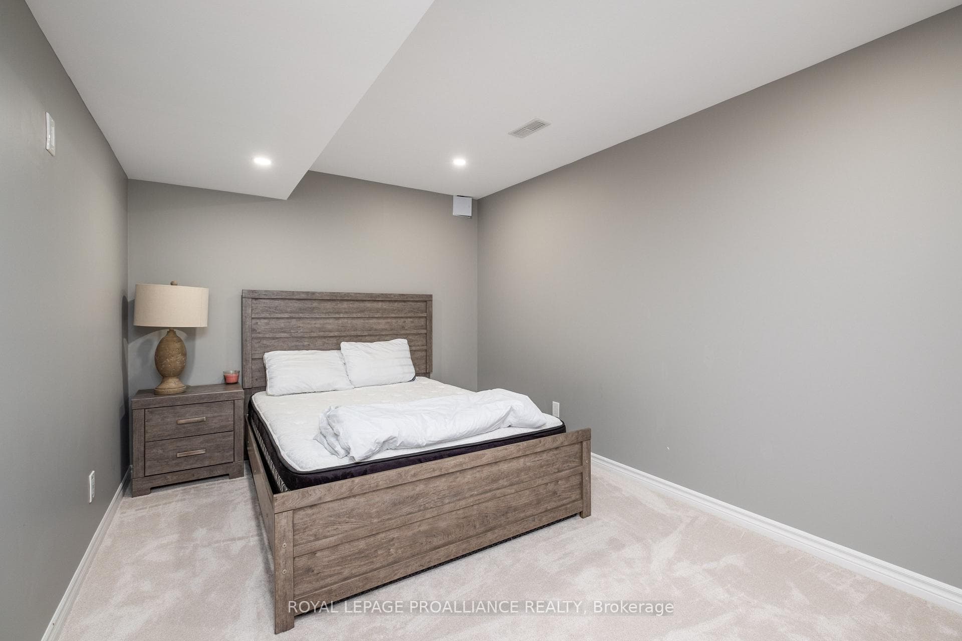 648 Halloway Drive photo 38