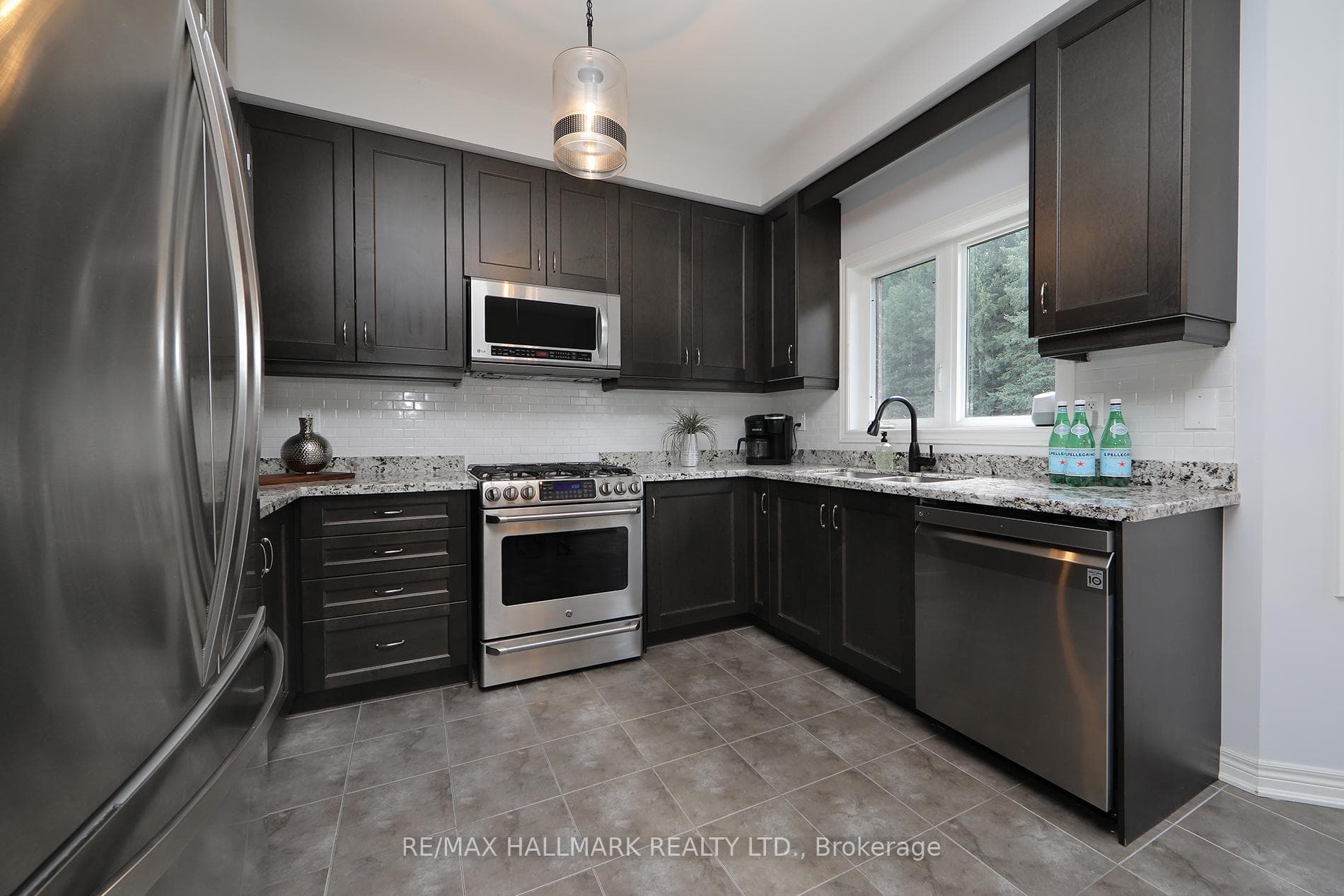 1207 Stuffles Crescent photo 12