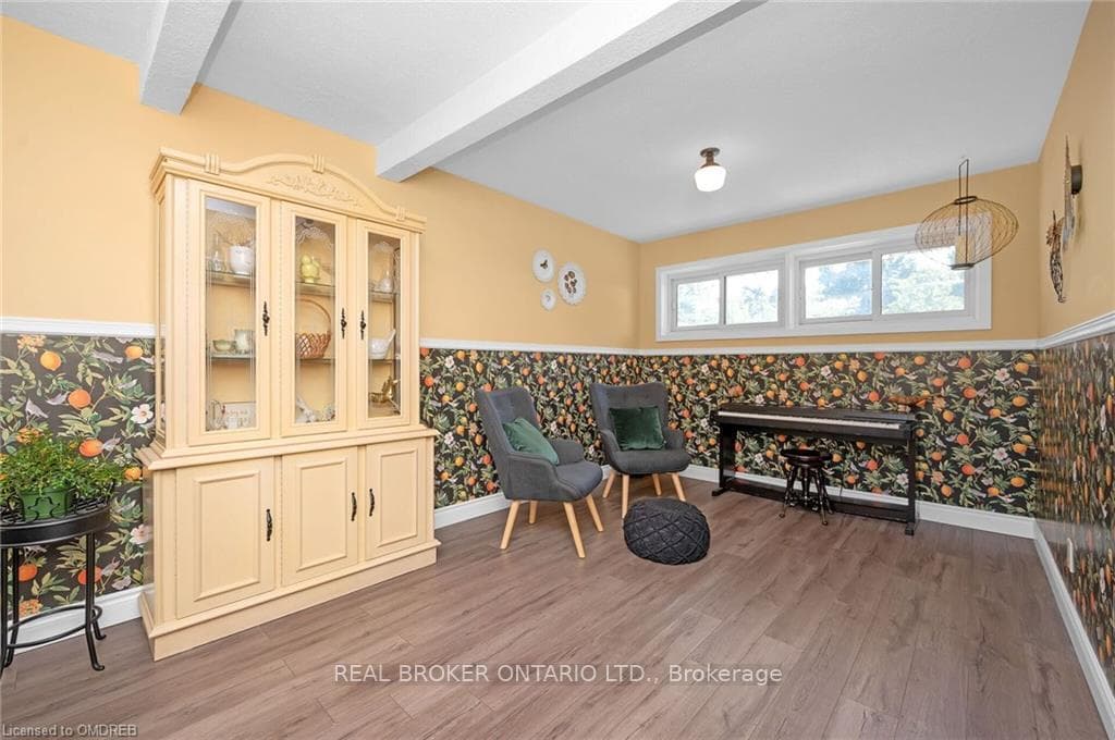 471 East 36th Street photo 11