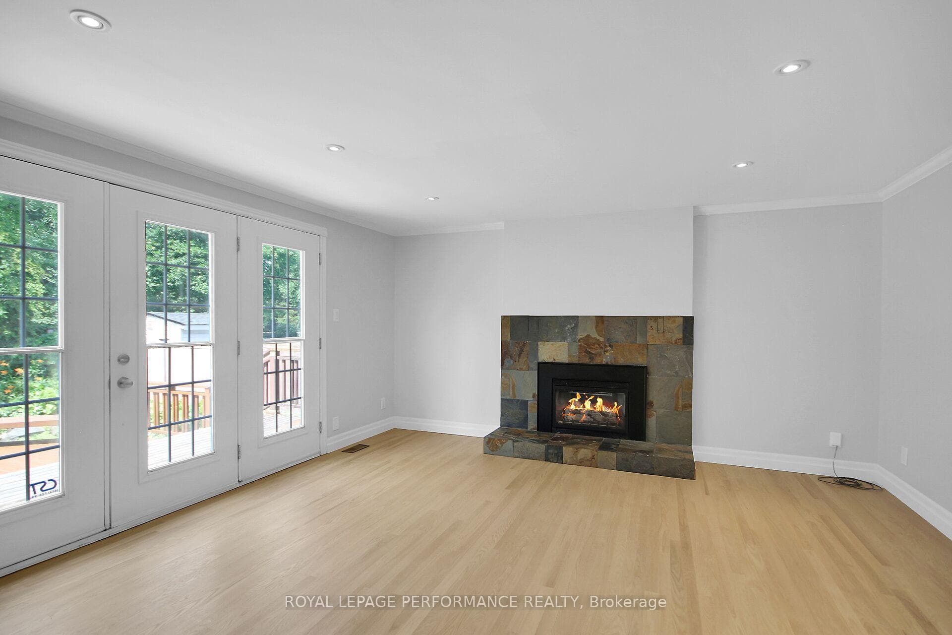82 Queensline Drive photo 4