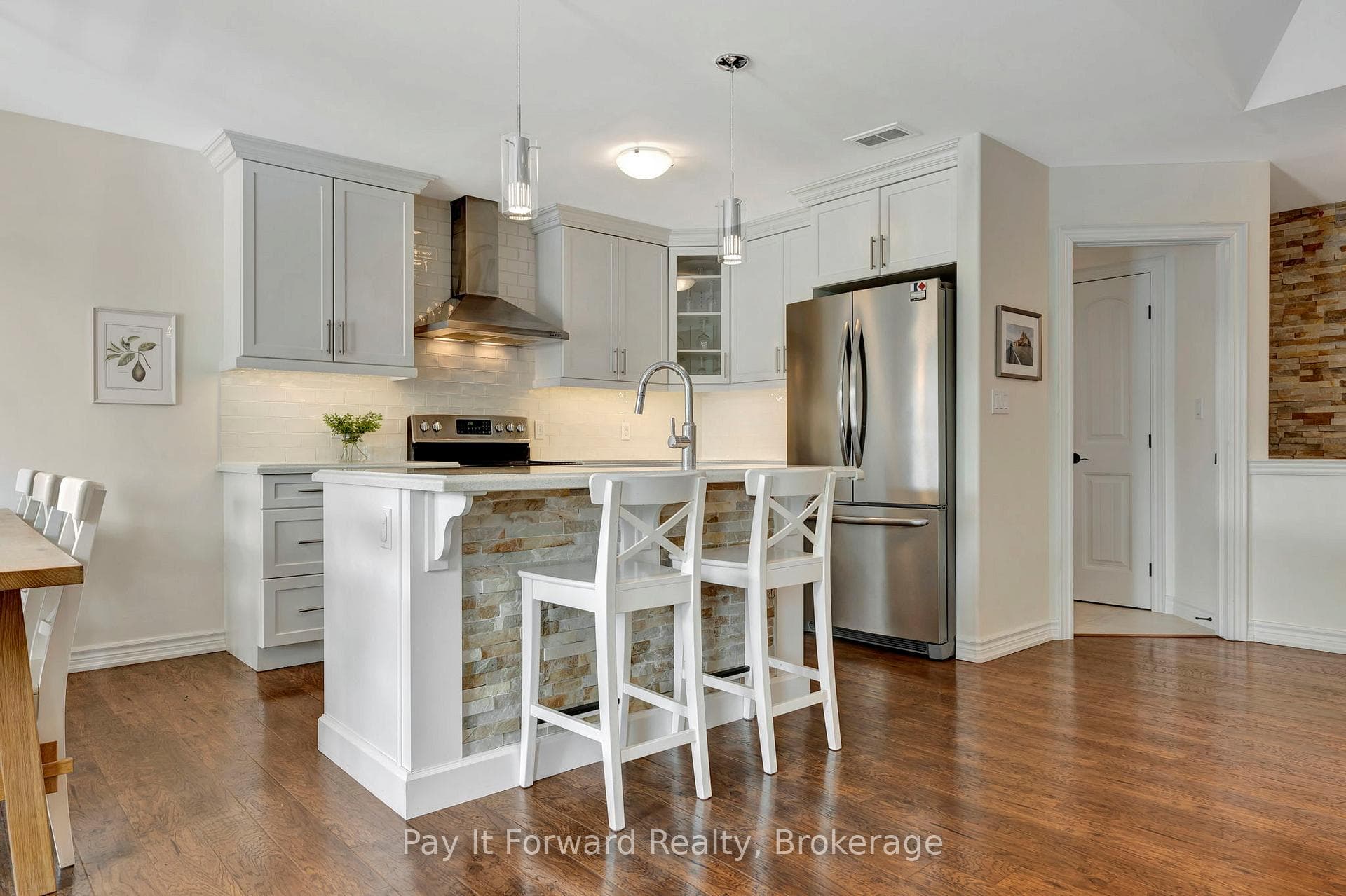 63 Angler Avenue photo 4