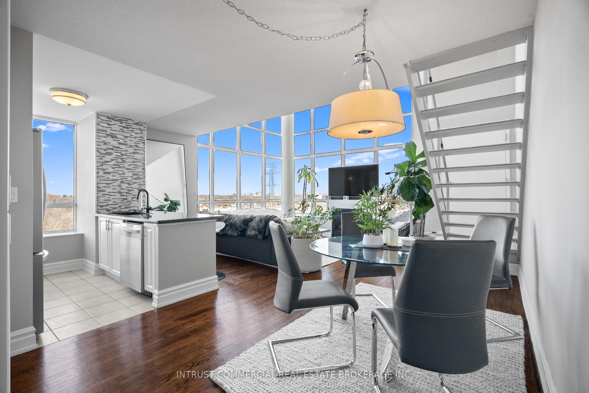 250 Manitoba Street Unit 627 photo 4