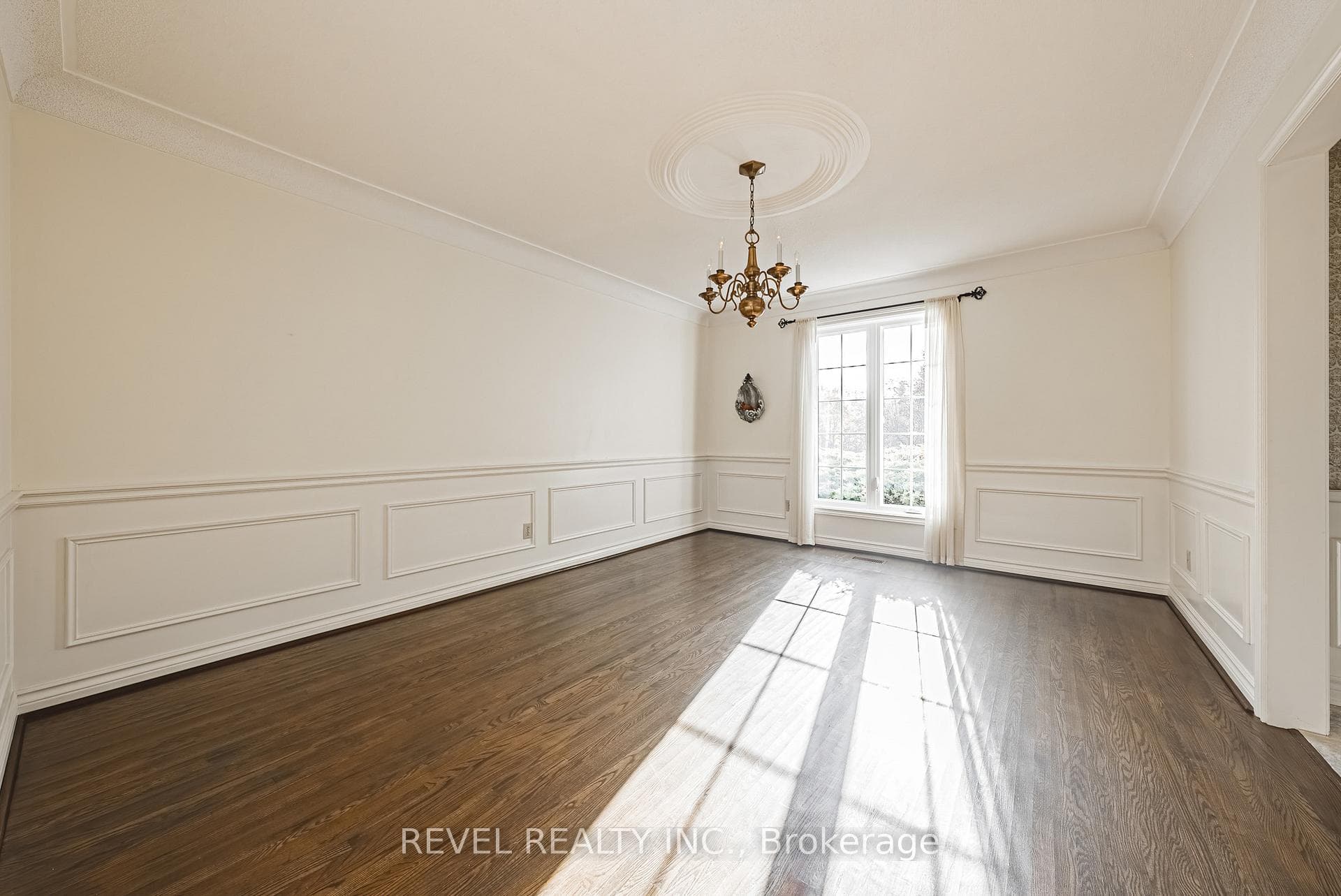 211 Mclaren Road photo 15