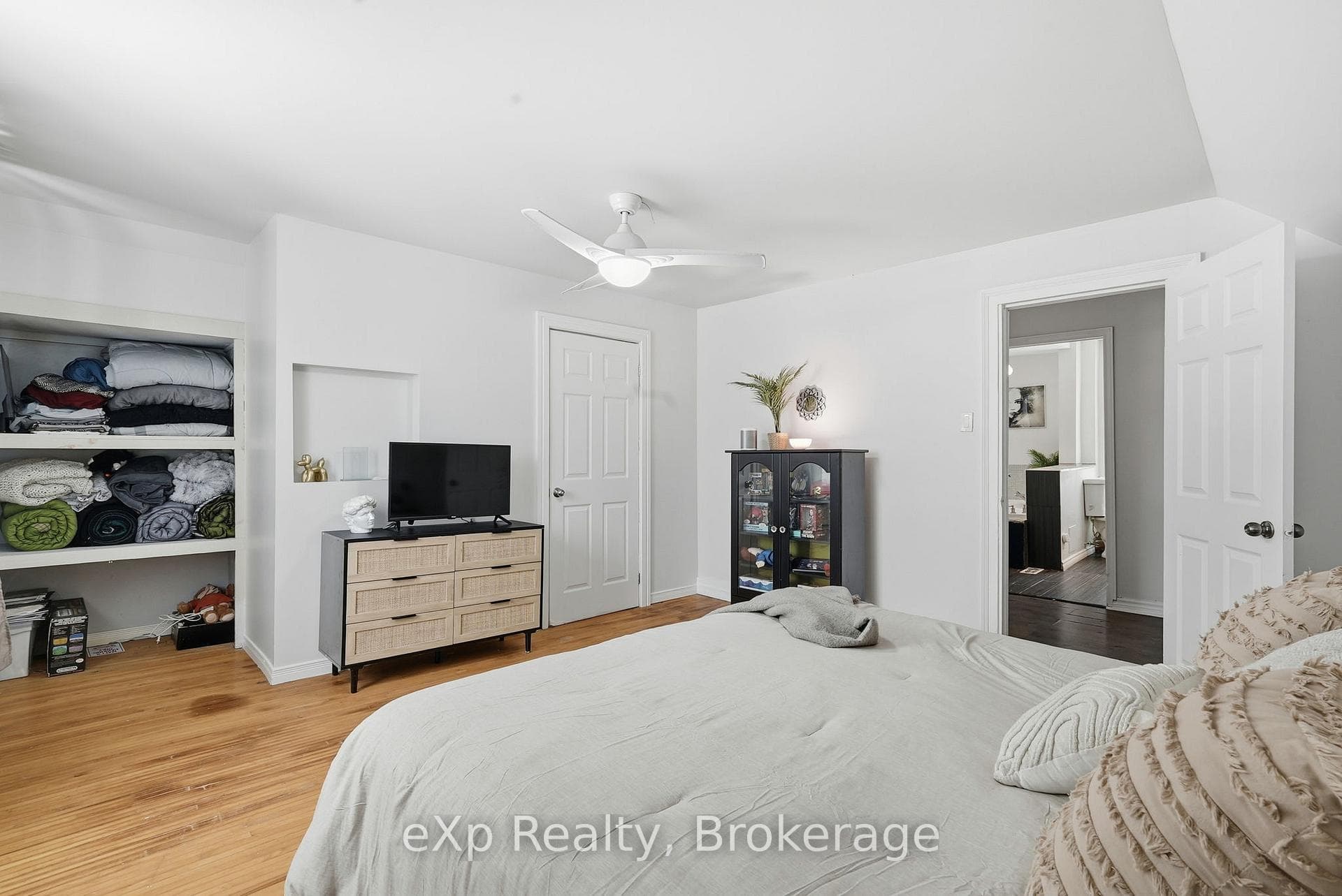Upstairs Primary Bedroom