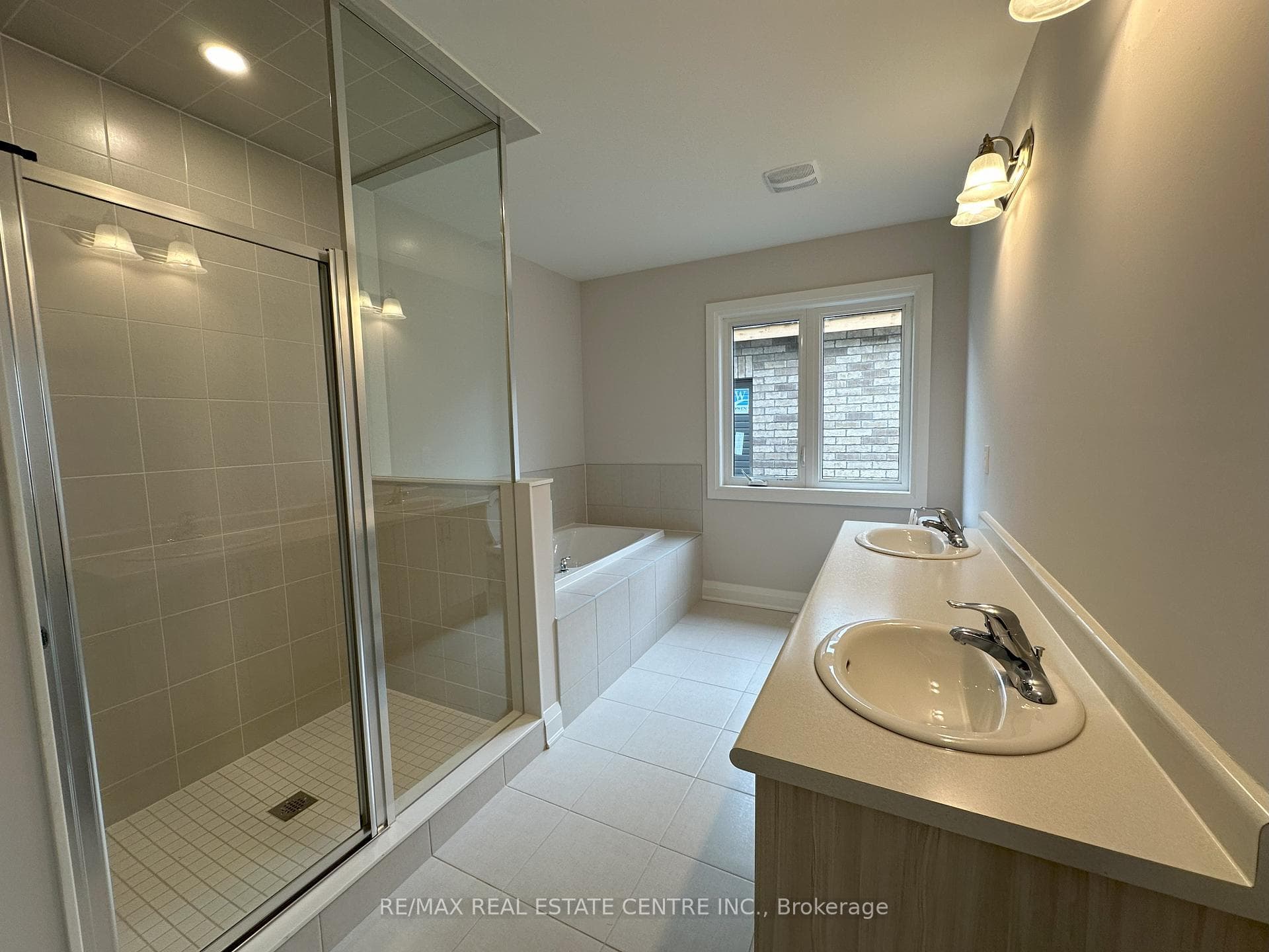 42 Mary Watson Street photo 9