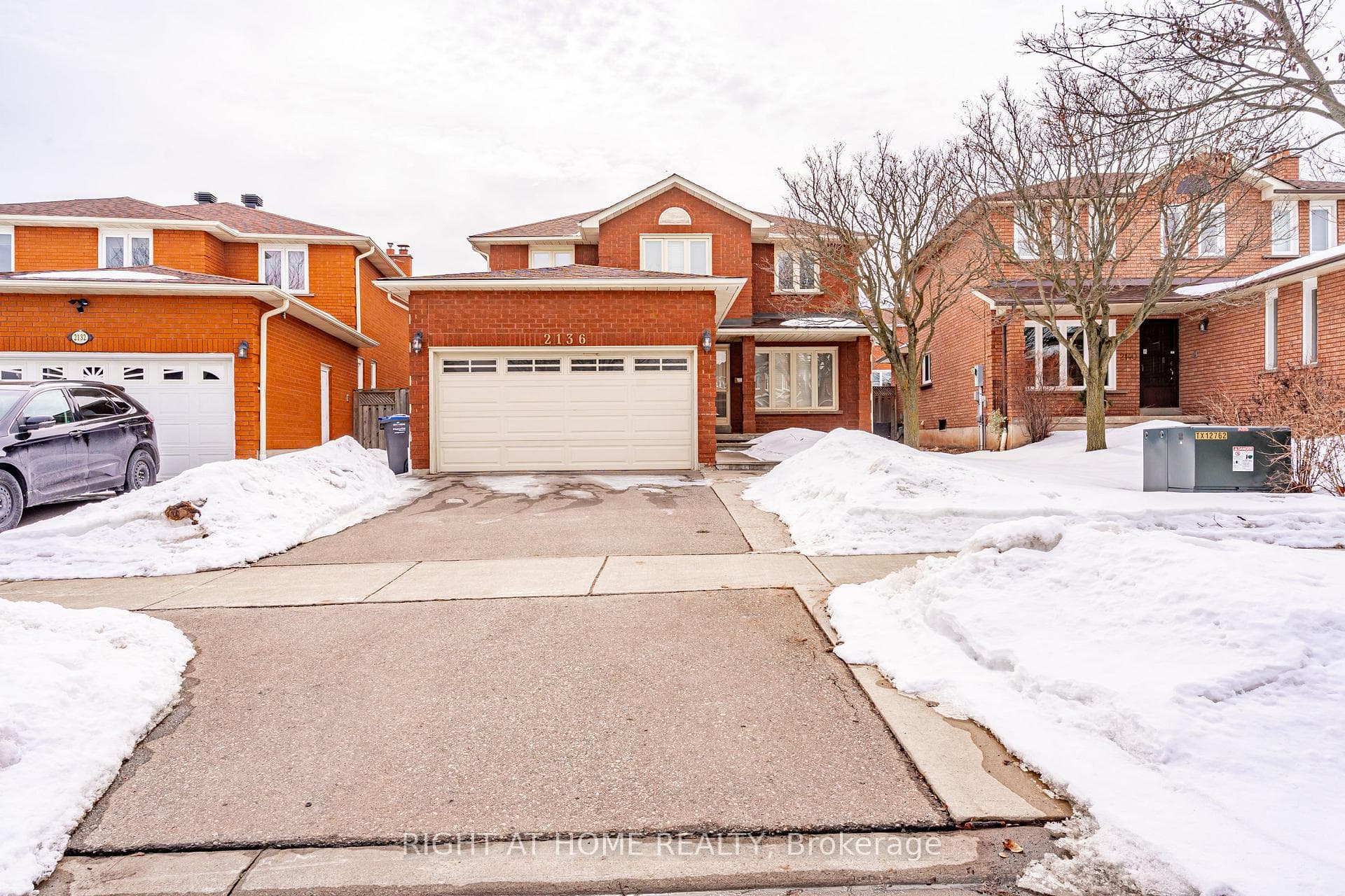 2136 Wincanton Crescent photo 1