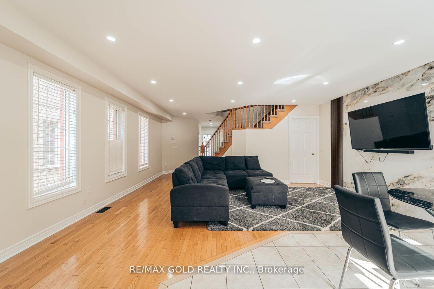 165 Checkerberry Crescent photo 5