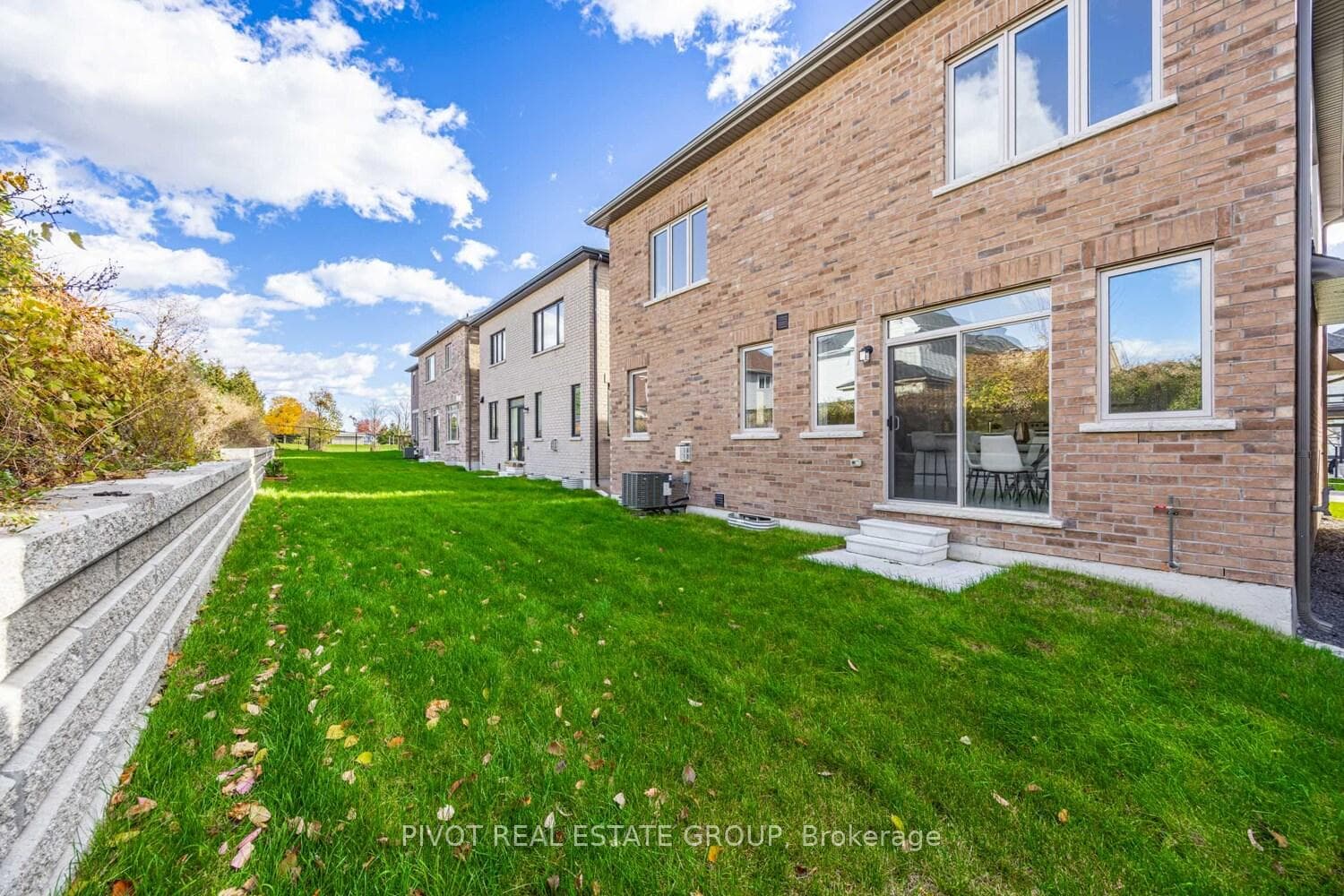 12 Waterfront Crescent photo 35