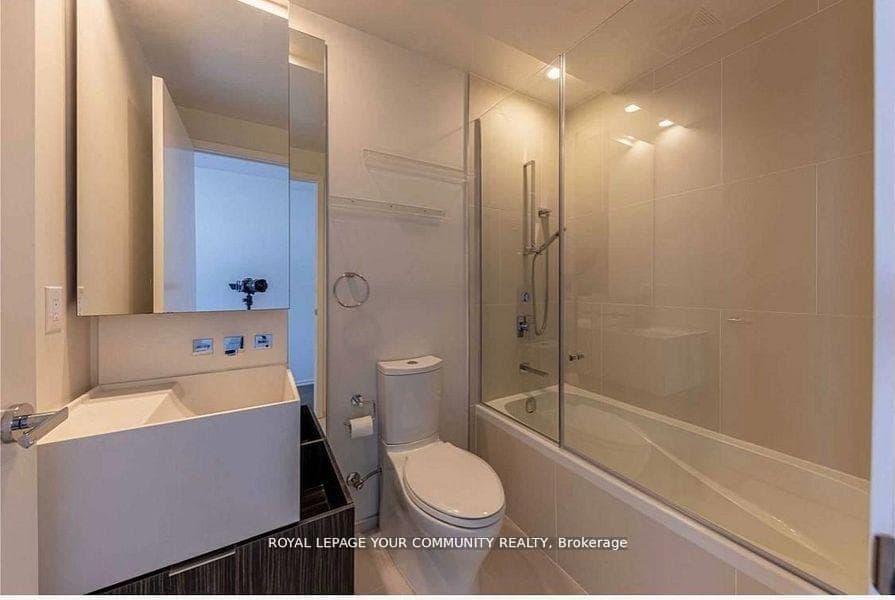 1 Bloor Street Unit 5409 photo 11