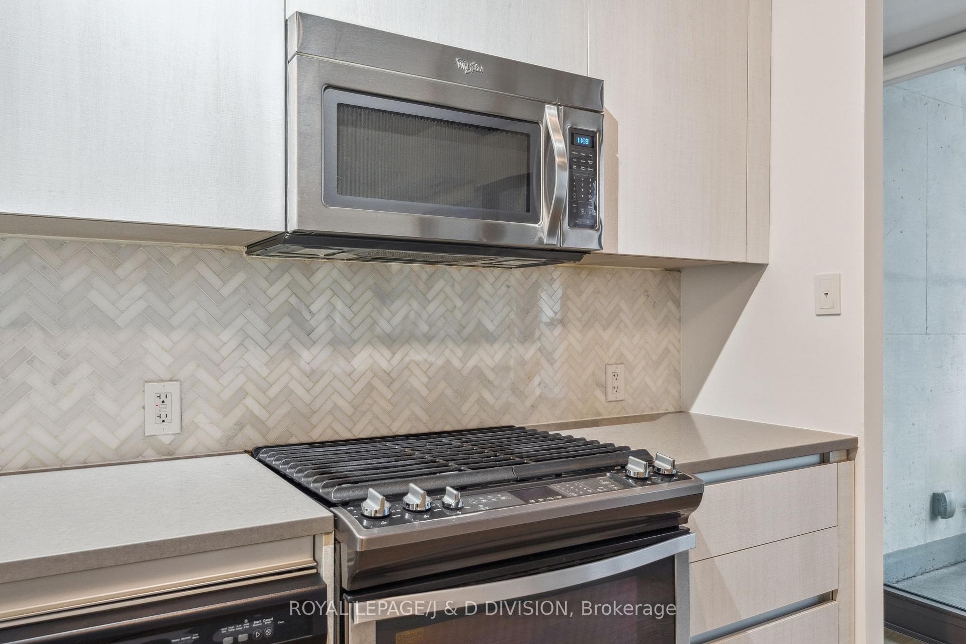 111 Bathurst Street Unit 423 photo 17