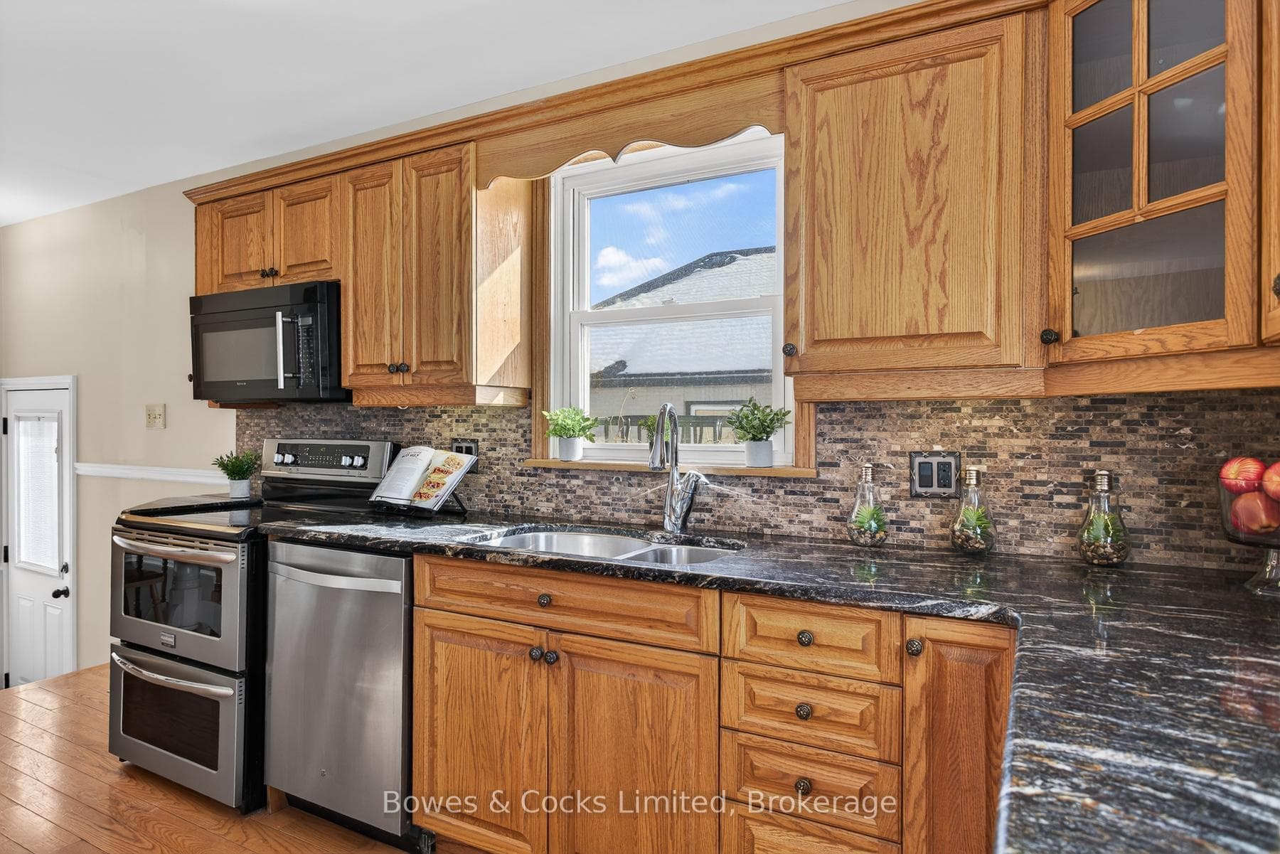 820 Nicholls Street photo 12