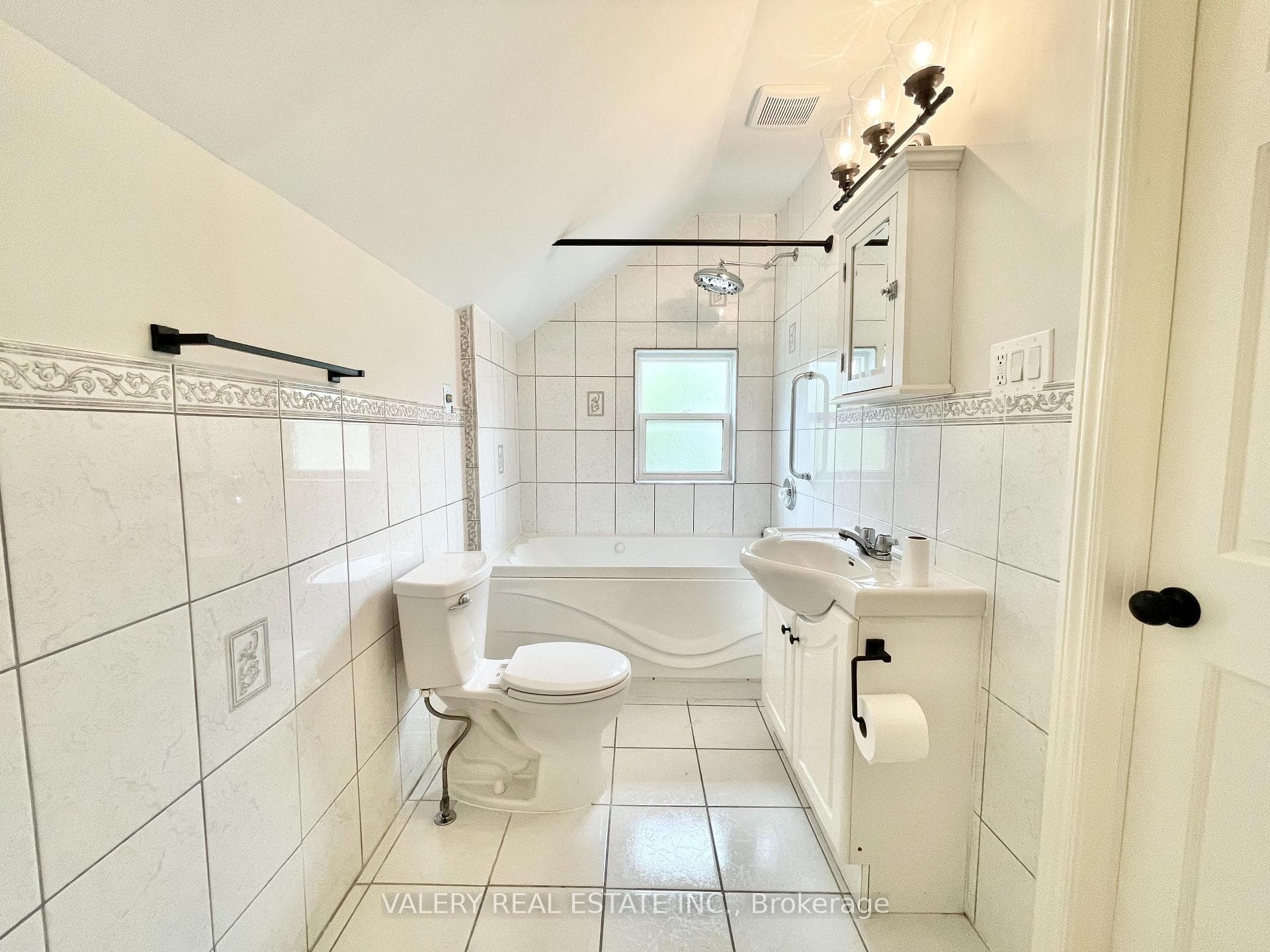 92 Nassau Street Unit Main photo 14