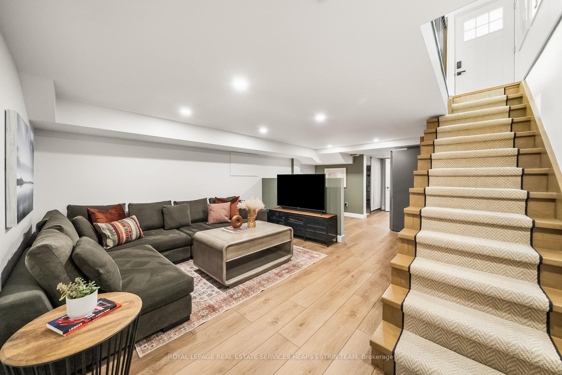 237 Silverthorn Avenue photo 30