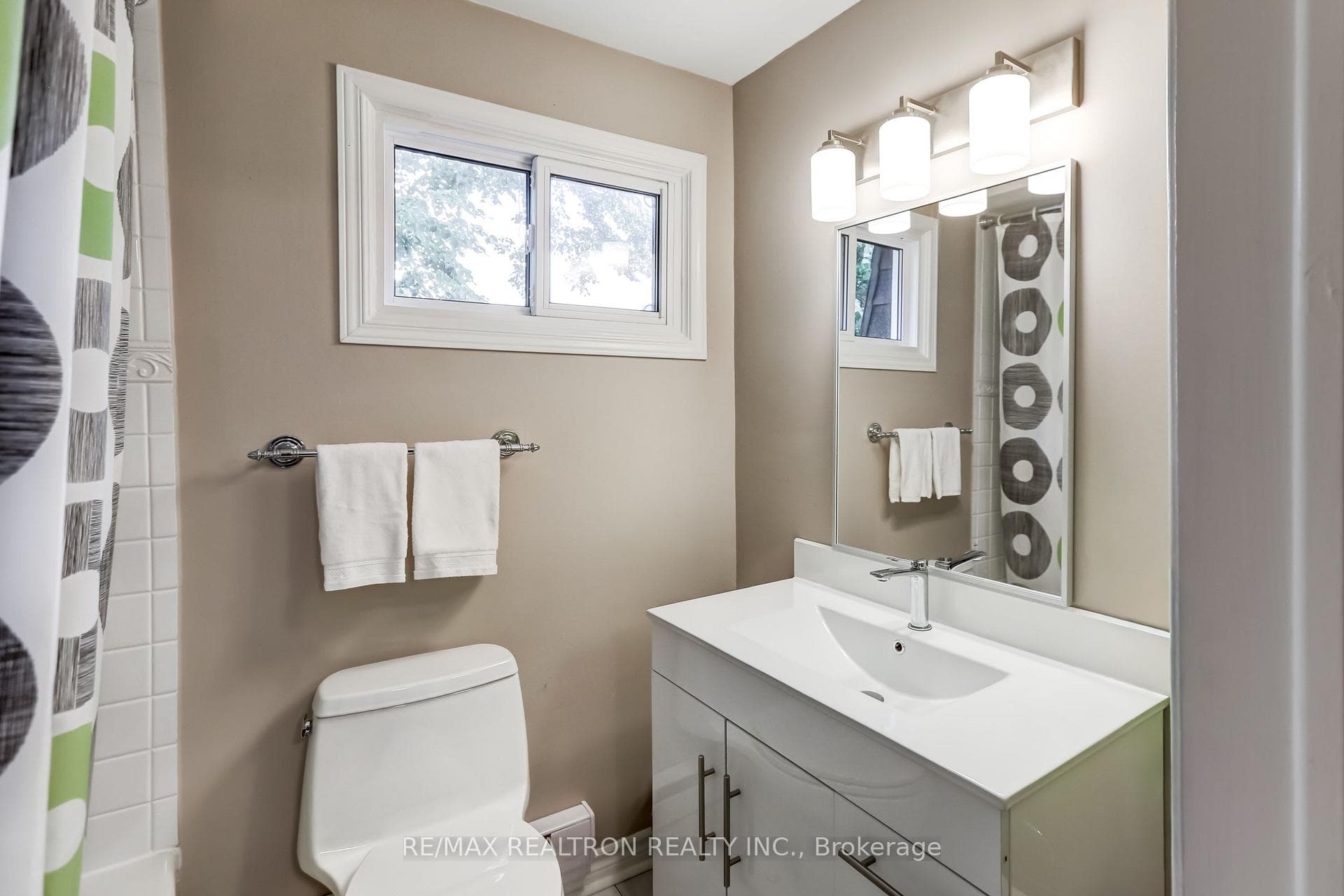 121 Centennial Road Unit 6 photo 18