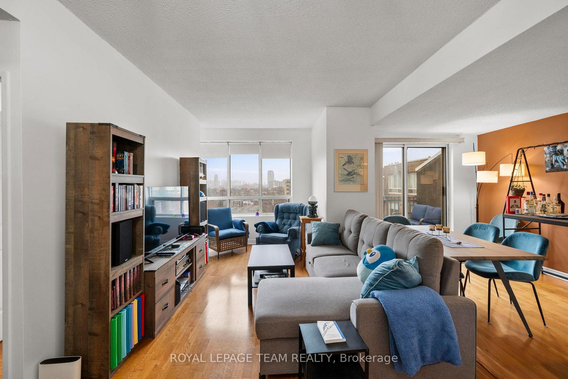 45 Holland Avenue Unit 902 photo 5