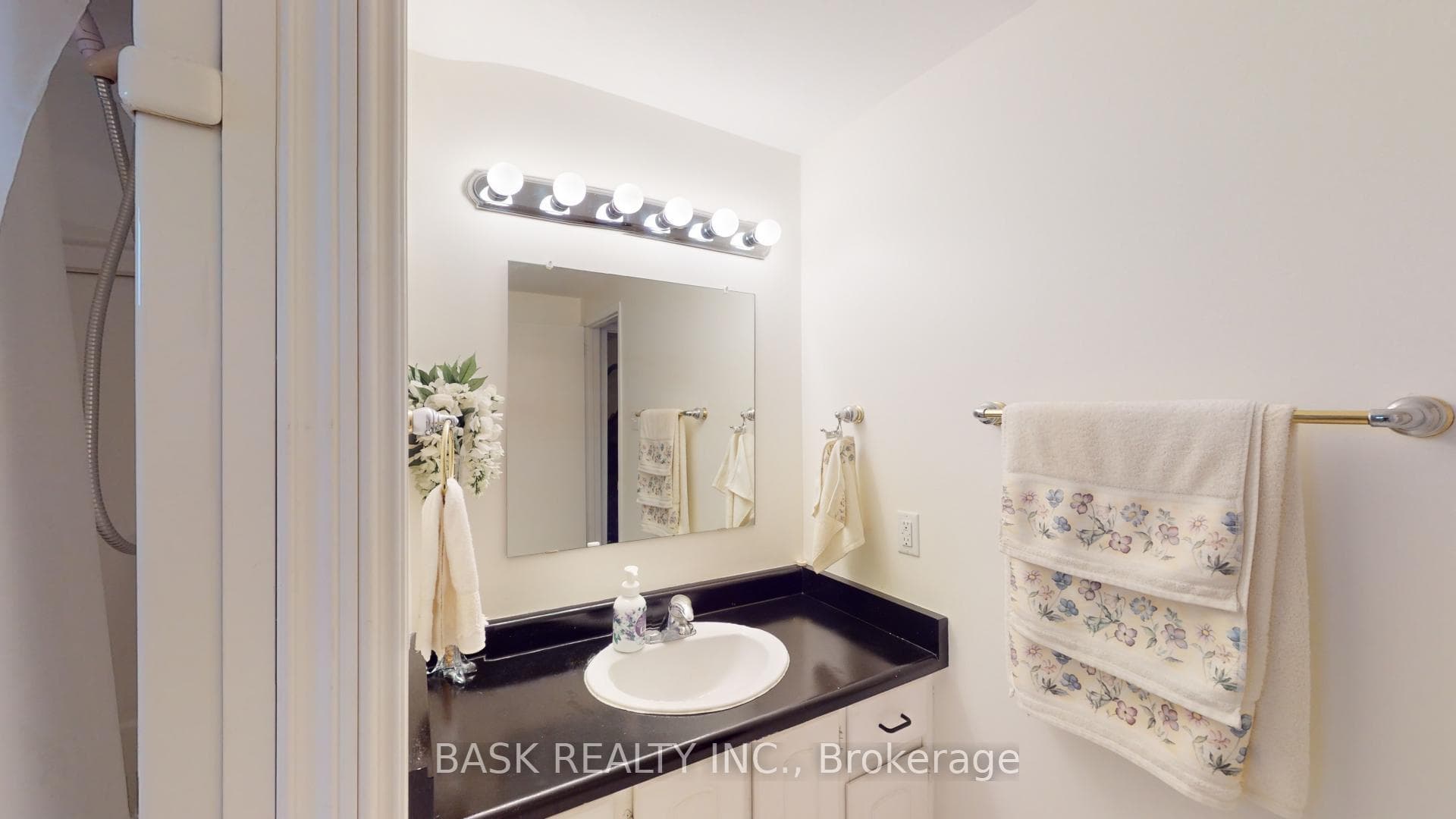 119 Hillbrook Crescent photo 21