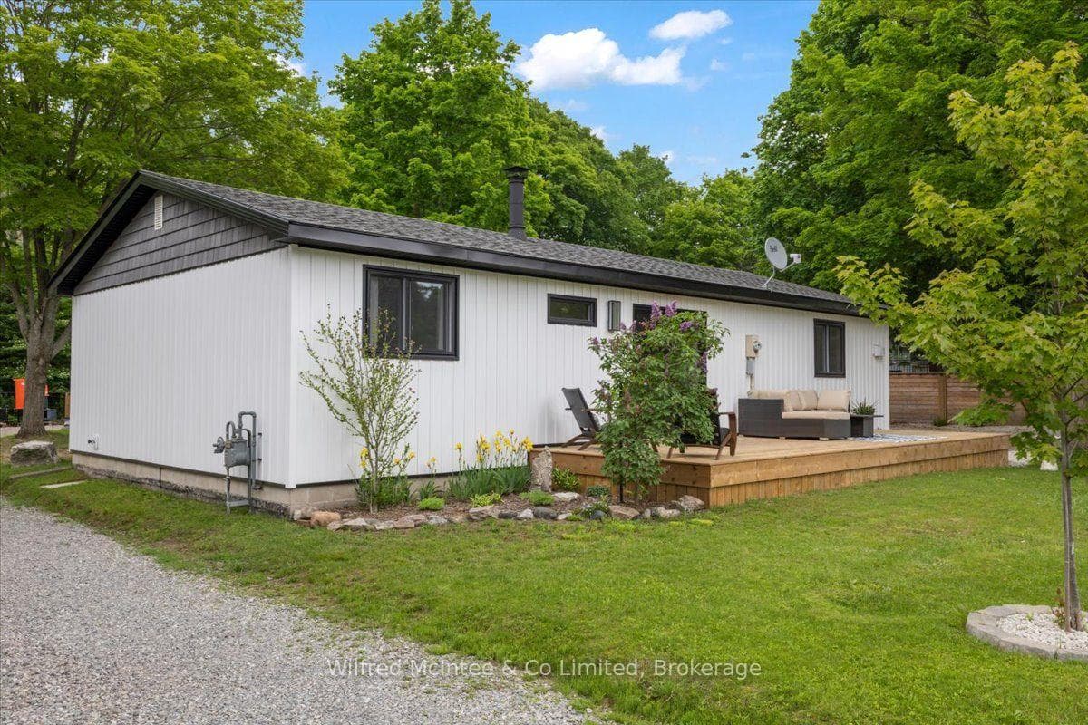 38 Allister Place photo 3