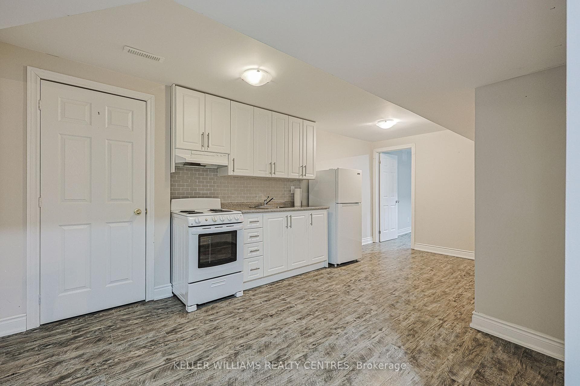 325 Marshall Crescent photo 40