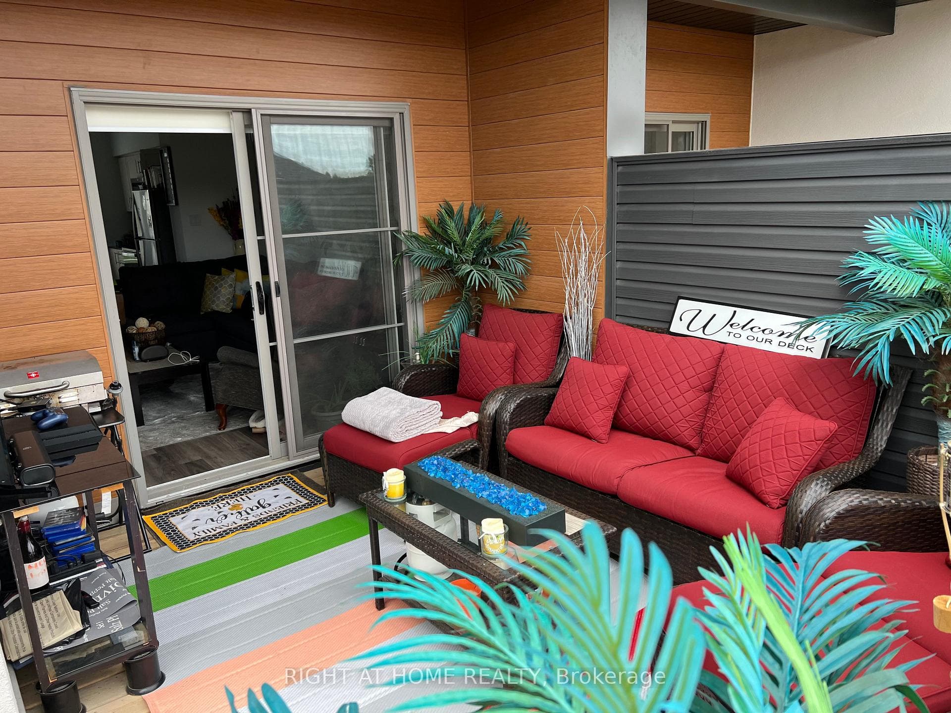 156 Huron Street photo 18