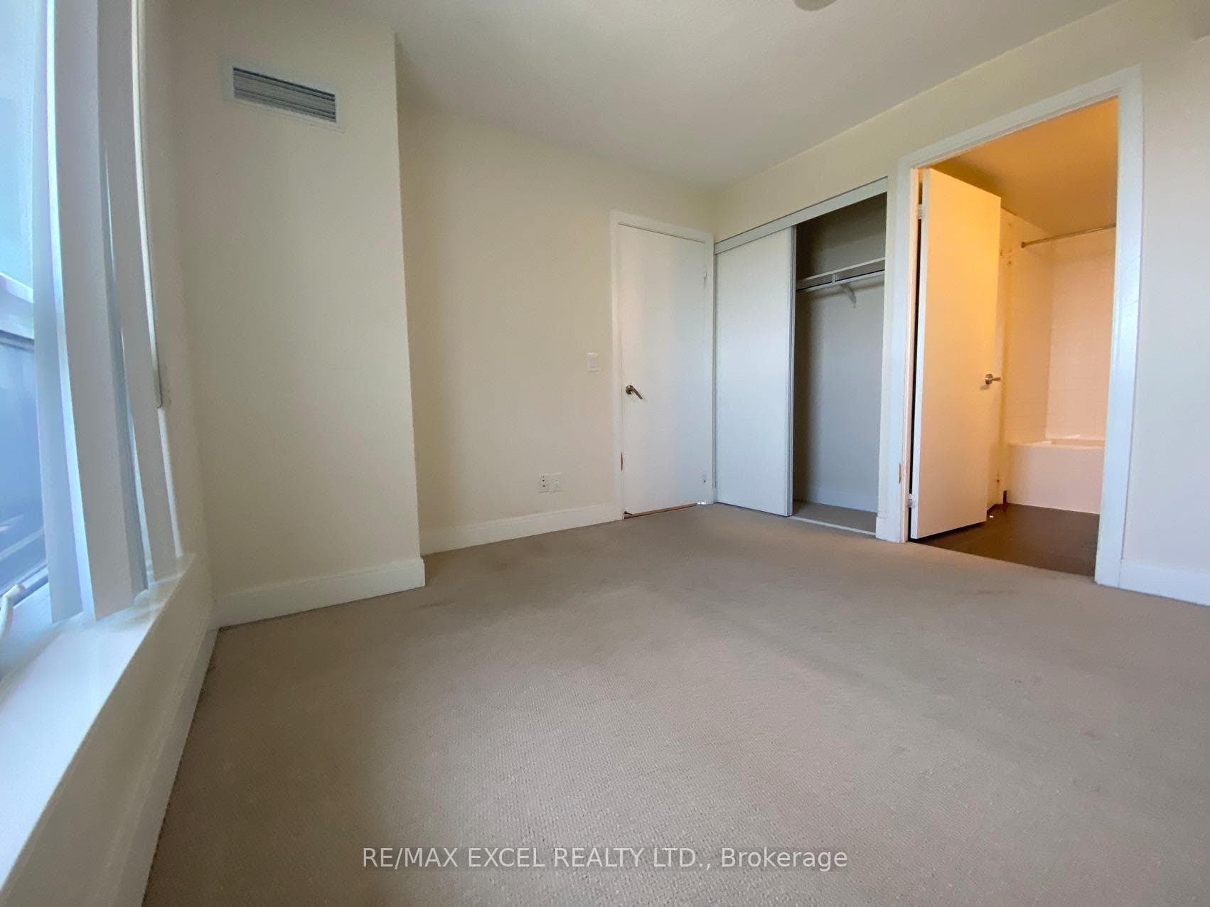 125 Village Green Square Unit 3901 photo 10