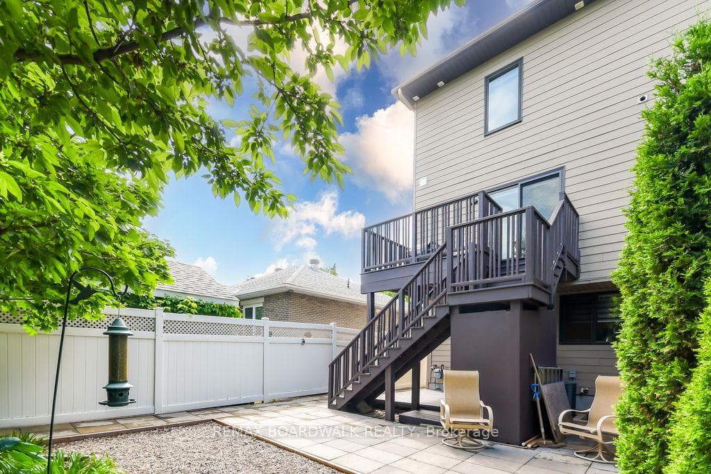 51 Drouin Avenue photo 3