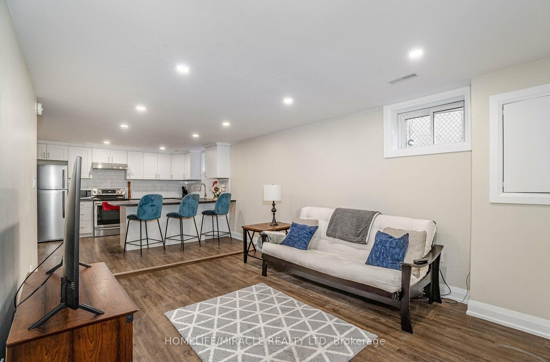 18 Prouse Drive photo 4