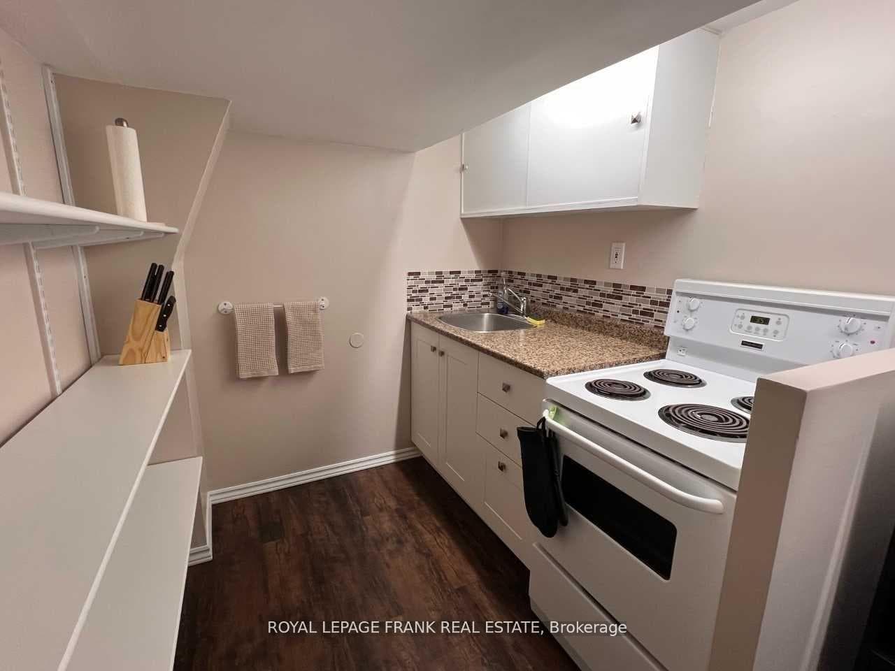 208 St Lawrence Street photo 6