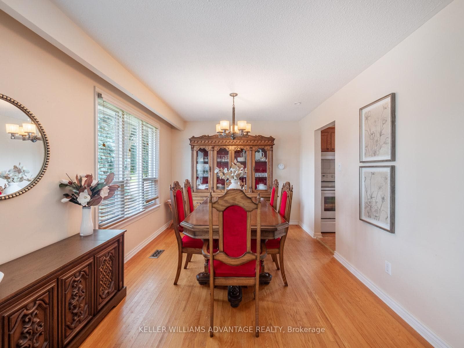 151 Folkstone Crescent photo 8