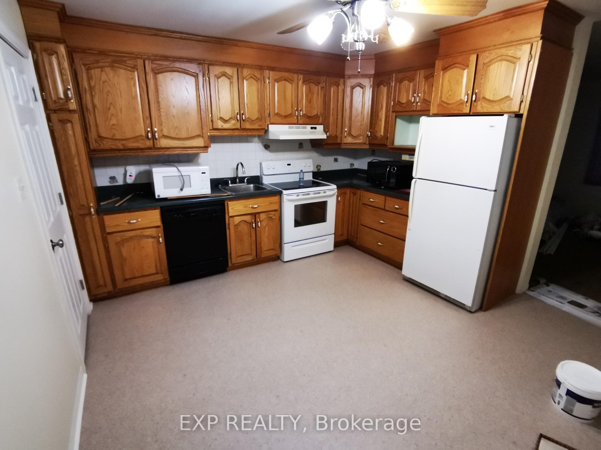 348 Dufferin Avenue Unit Upper photo 3