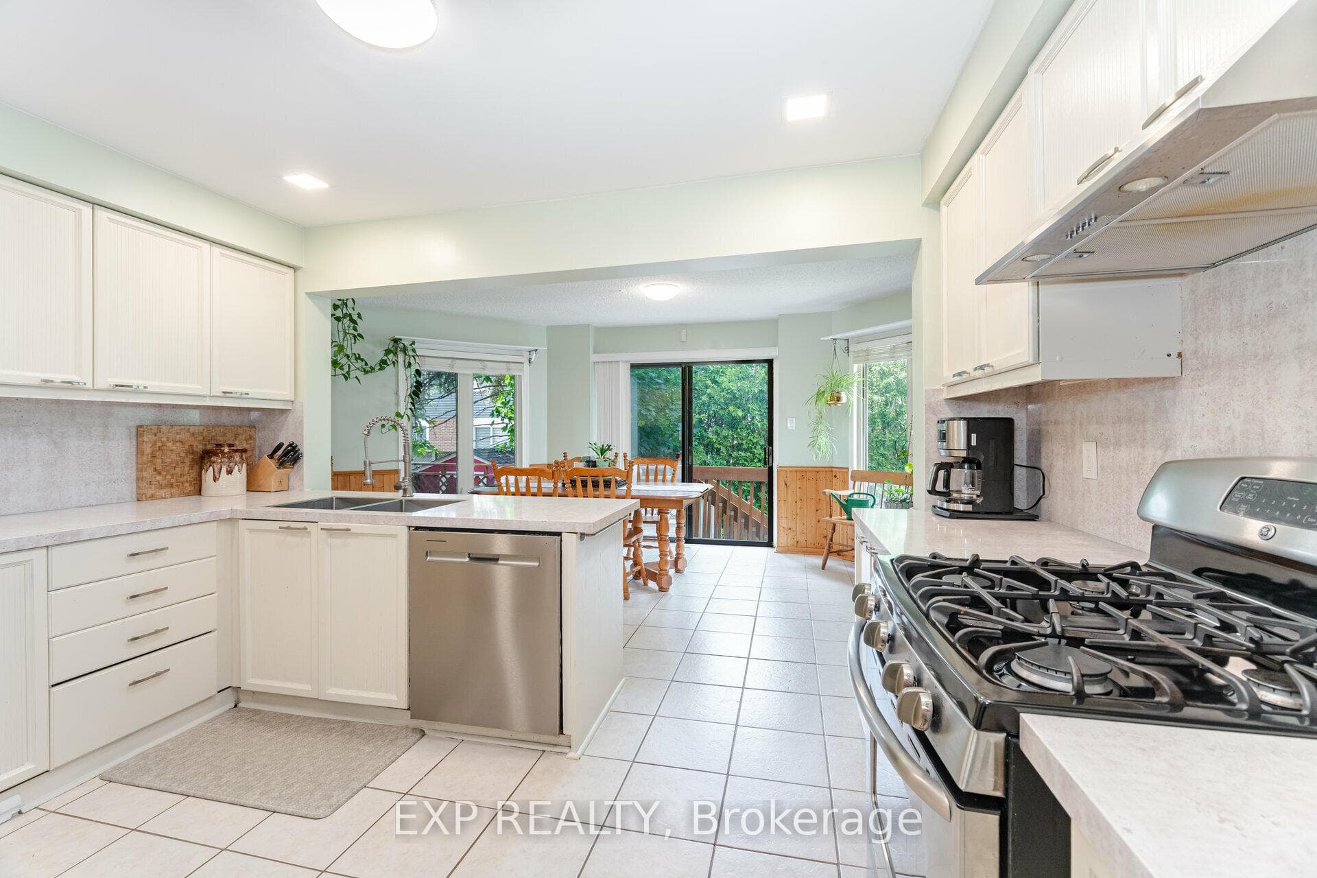 24 Howell Street photo 12